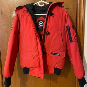 Women’s Canada goose bomber parka (red, xs)